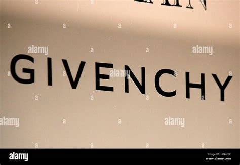 gründer der marke givenchy